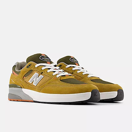 New Balance NM933NMO